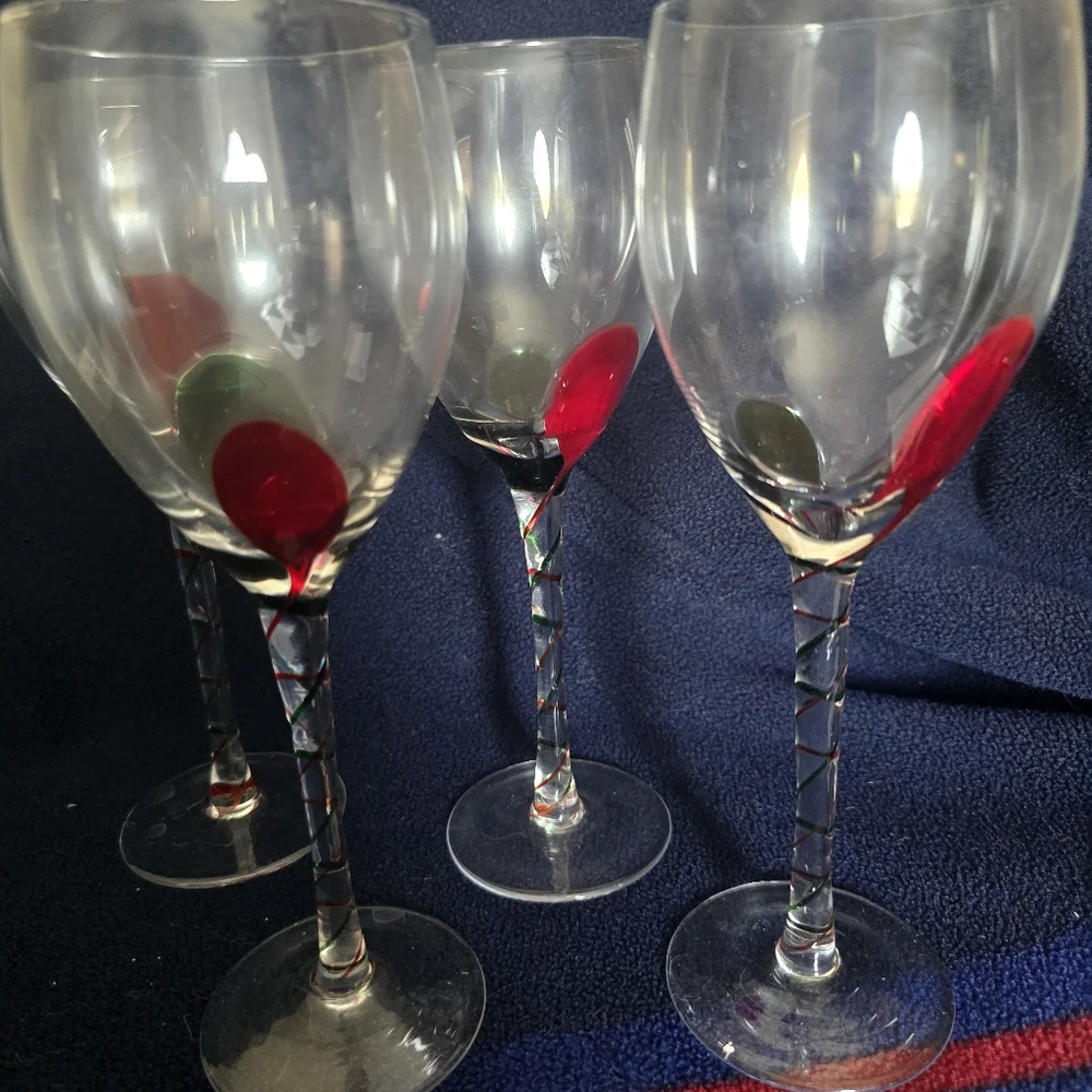 Pier 1 Imports Wine Glasses Set